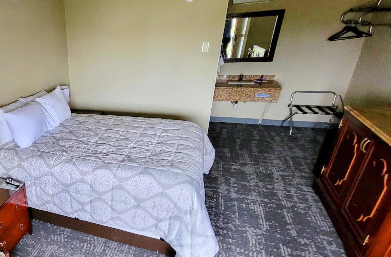 בנגור Queen City Inn מראה חיצוני תמונה