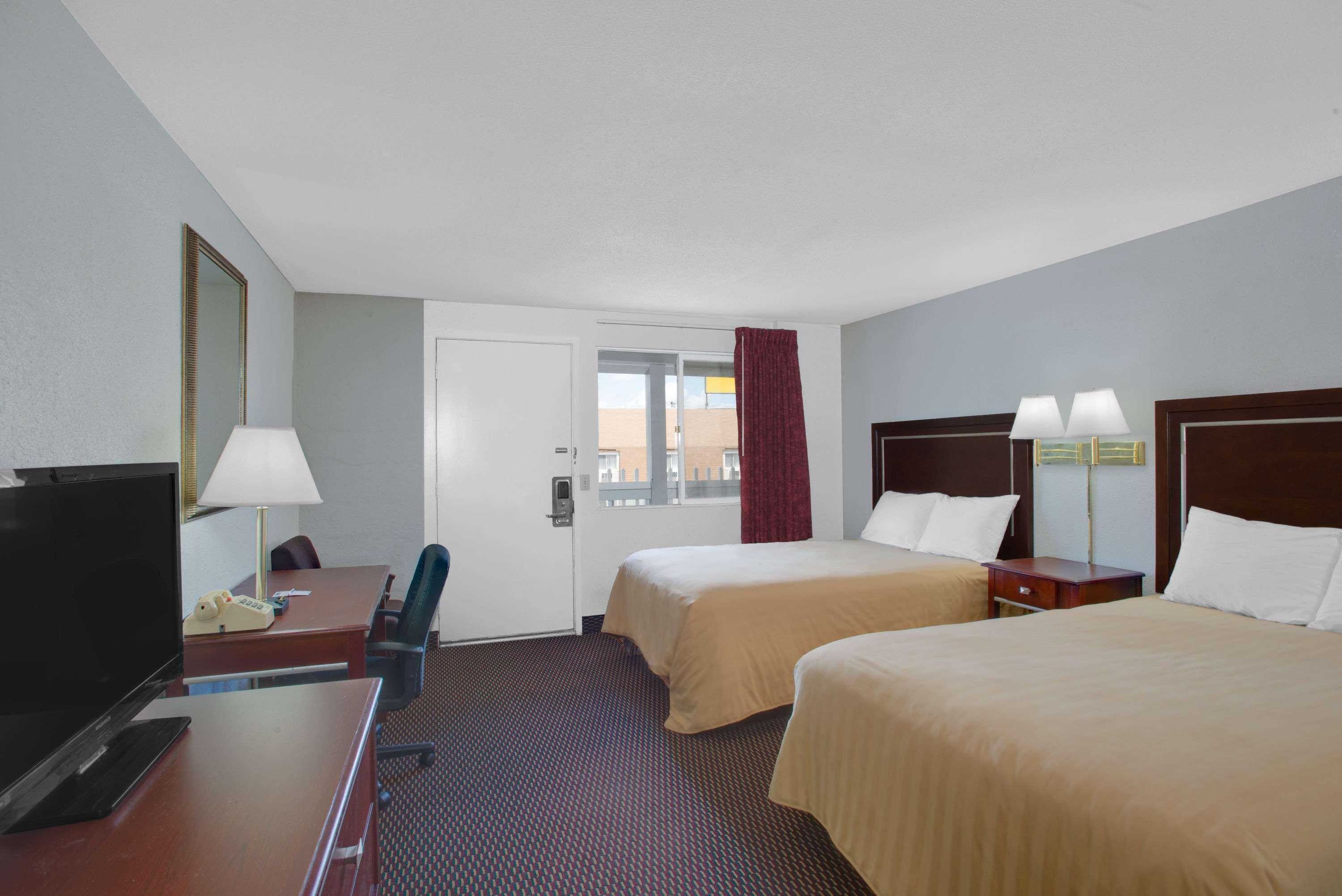 בנגור Queen City Inn מראה חיצוני תמונה