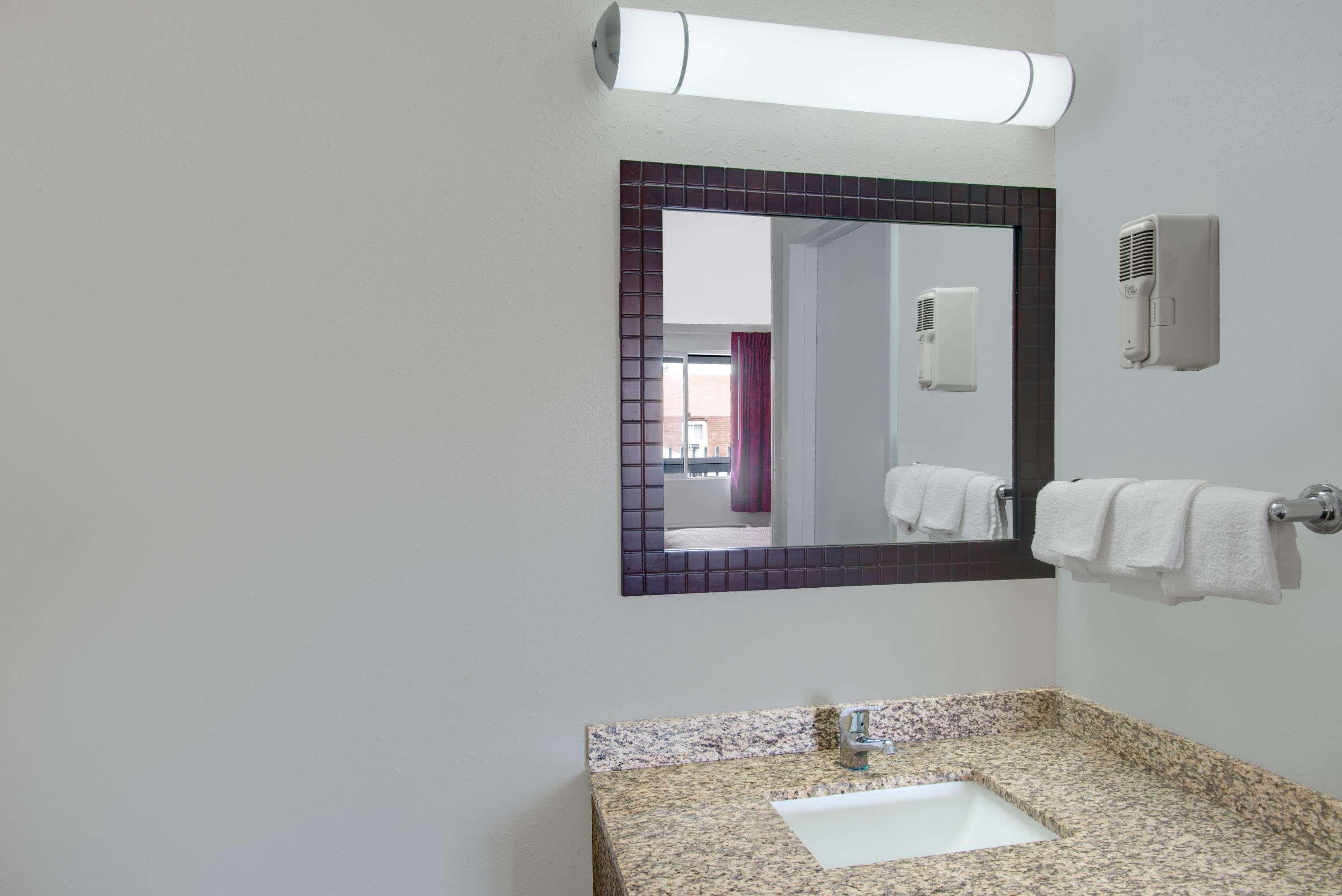 בנגור Queen City Inn מראה חיצוני תמונה