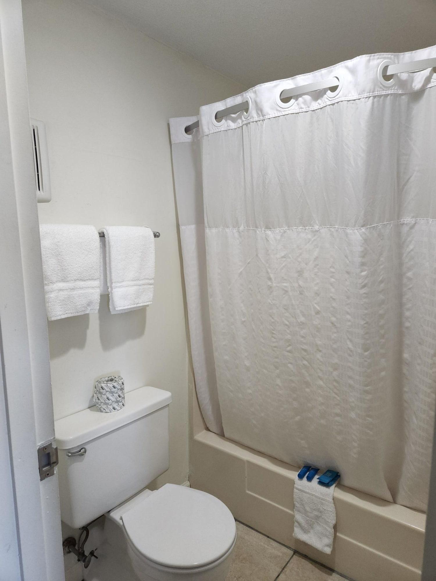 בנגור Queen City Inn מראה חיצוני תמונה