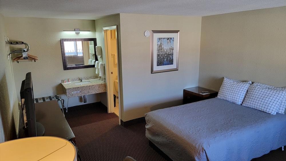 בנגור Queen City Inn מראה חיצוני תמונה